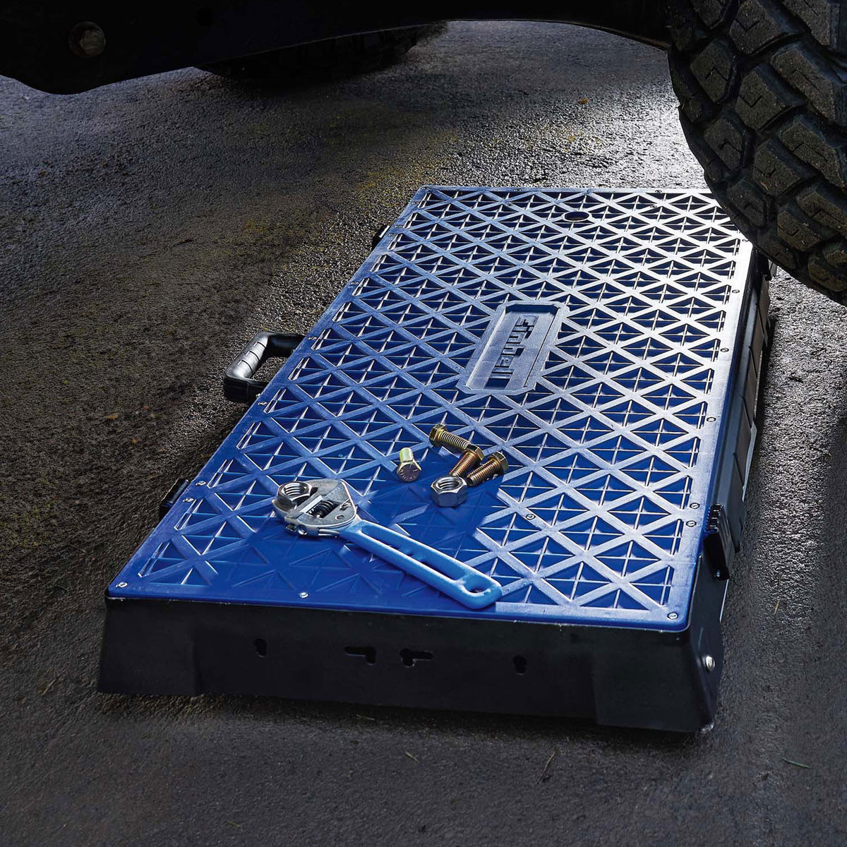 HEAVY-DUTY 4-IN-1 WORK TABLE