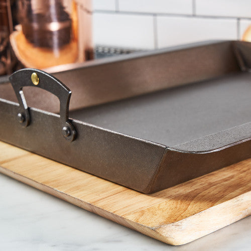 Iron Roasting Pan to Ensure Perfectly Golden Color