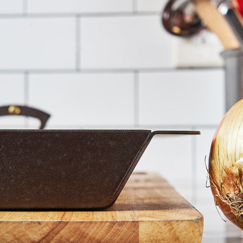 Iron Roasting Pan to Ensure Perfectly Golden Color